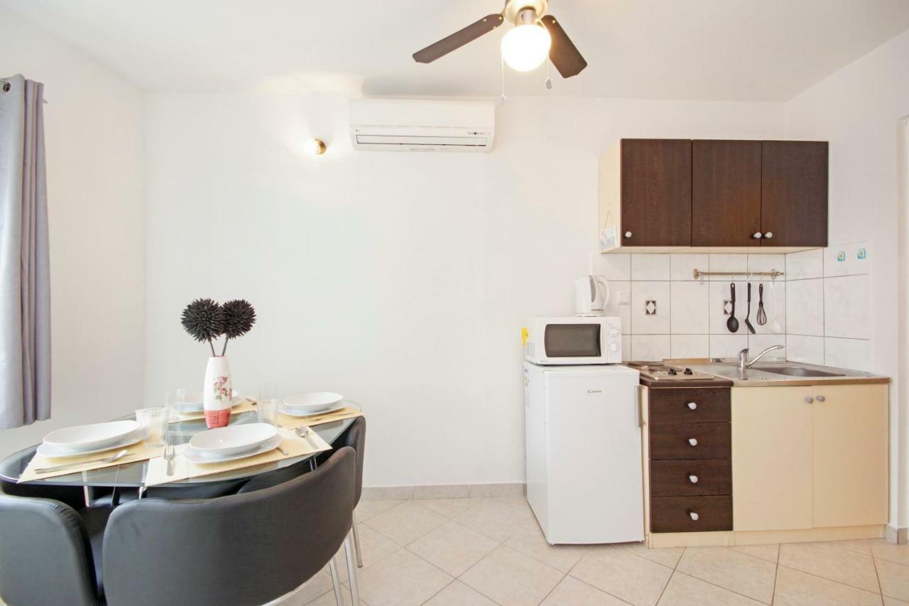 Zal Apartment Betina  Exterior photo